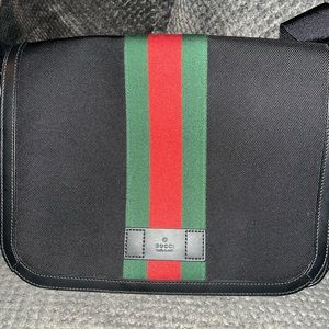 Authentic Gucci shoulder bag worn once great condition